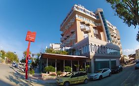 City Hotel